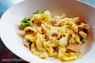 ก๋วยเตี๋ยวคั่วไก่กระทะทองเหลือง