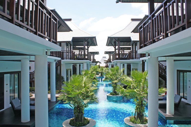                                                                          Through The Zign Hotel