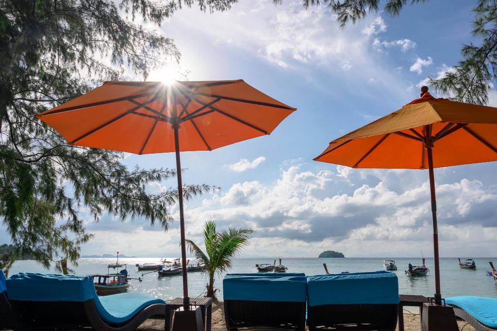Wapi Resort - ที่พักหาดซันไรซ์ เกาะหลีเป๊ะ