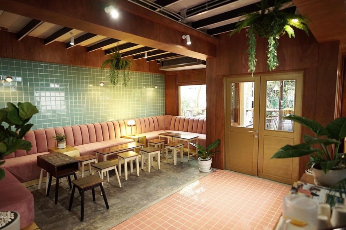 10 คาเฟ่เส้นราชพฤกษ์ ร้านสวย อาหารอร่อย เดินทางง่าย อัปเดต 2566