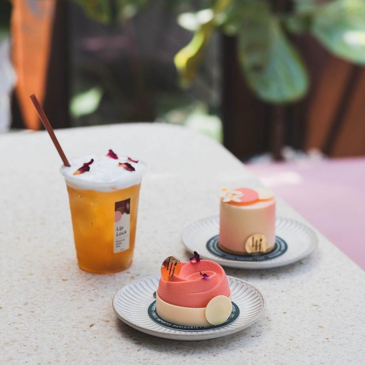 10 คาเฟ่เส้นราชพฤกษ์ ร้านสวย อาหารอร่อย เดินทางง่าย อัปเดต 2566