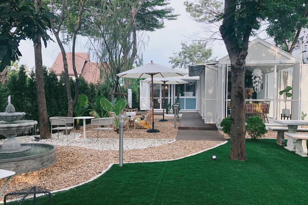 10 คาเฟ่เส้นราชพฤกษ์ ร้านสวย อาหารอร่อย เดินทางง่าย อัปเดต 2566