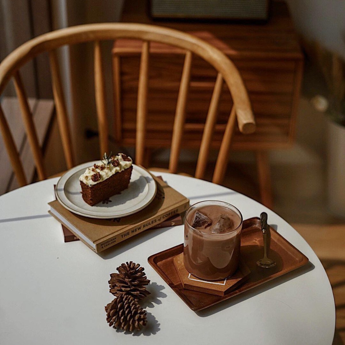 10 คาเฟ่เส้นราชพฤกษ์ ร้านสวย อาหารอร่อย เดินทางง่าย อัปเดต 2566