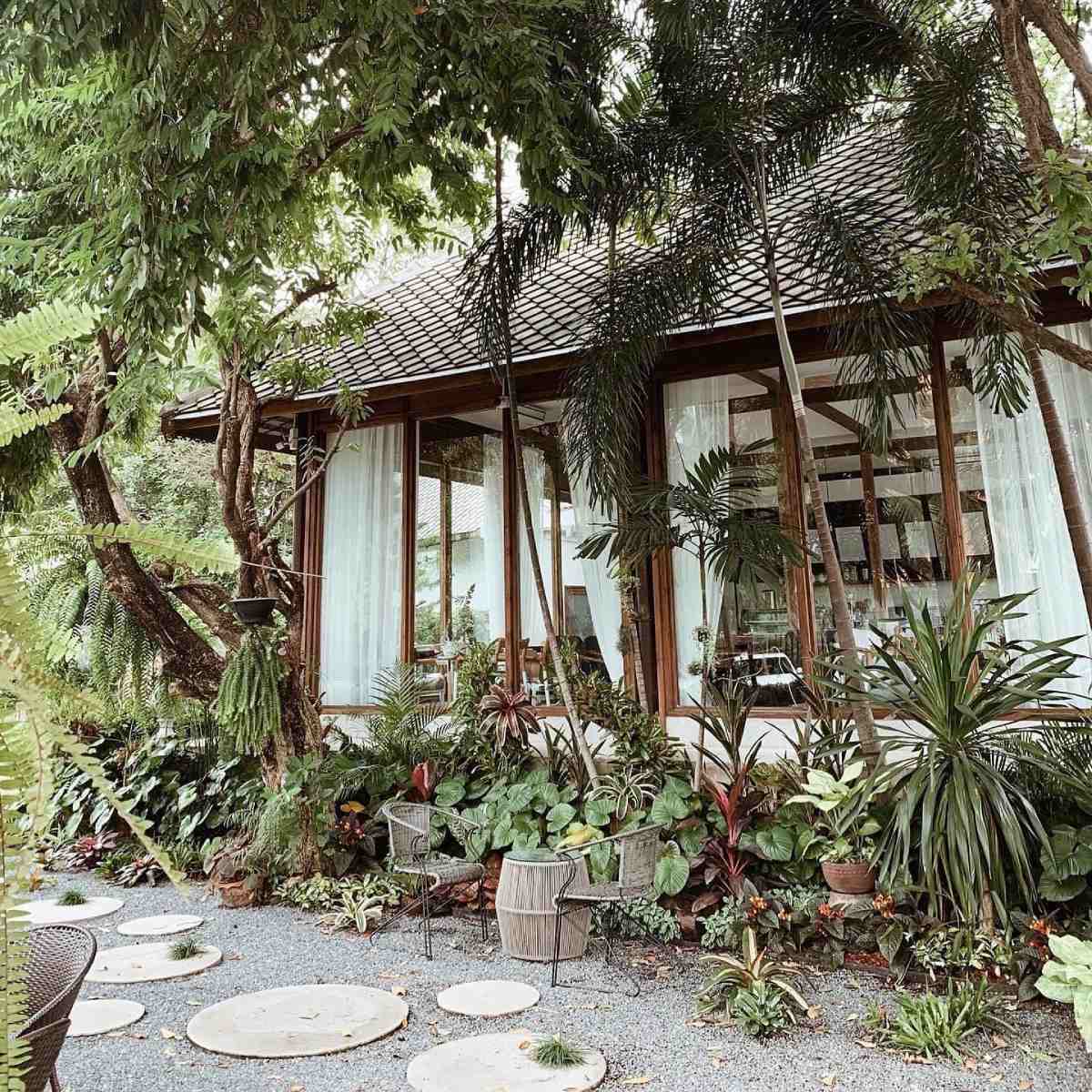 10 คาเฟ่เส้นราชพฤกษ์ ร้านสวย อาหารอร่อย เดินทางง่าย อัปเดต 2566