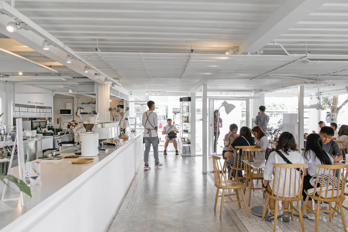 10 คาเฟ่เส้นราชพฤกษ์ ร้านสวย อาหารอร่อย เดินทางง่าย อัปเดต 2566