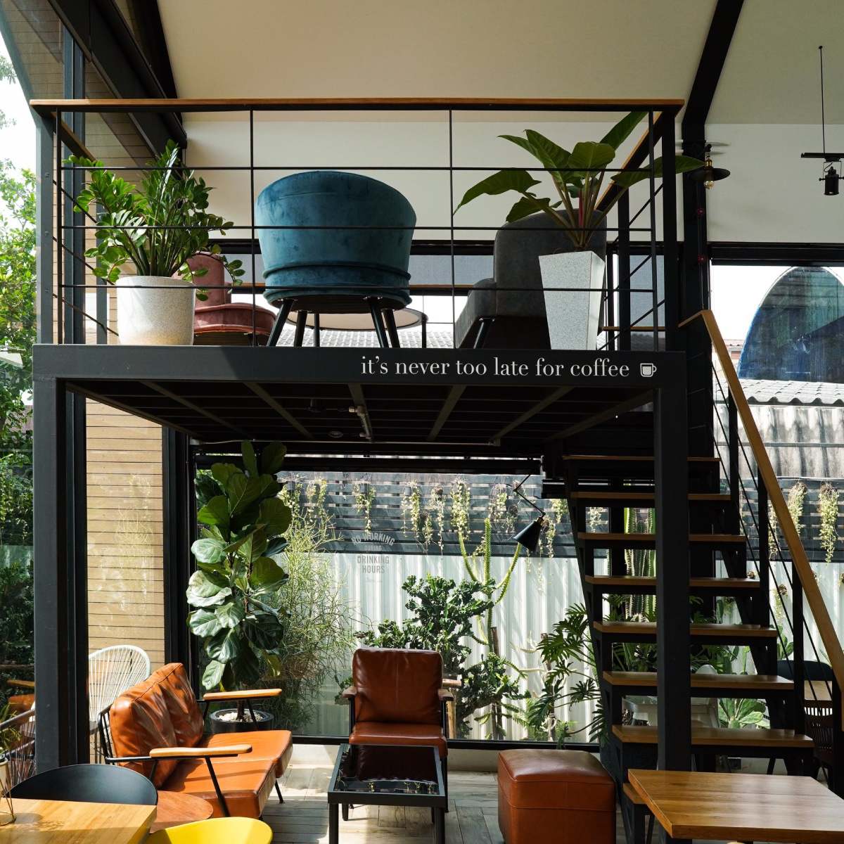 10 คาเฟ่เส้นราชพฤกษ์ ร้านสวย อาหารอร่อย เดินทางง่าย อัปเดต 2566