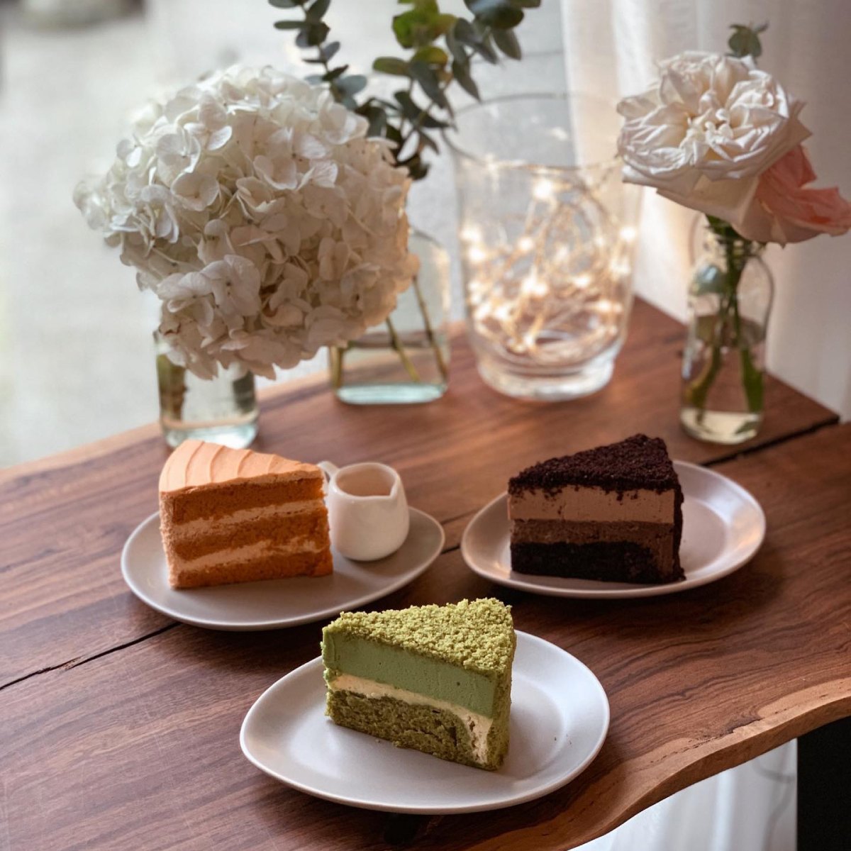 10 คาเฟ่เส้นราชพฤกษ์ ร้านสวย อาหารอร่อย เดินทางง่าย อัปเดต 2566