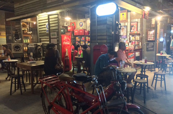 12 ตลาดนัดกลางคืนยอดนิยมกรุงเทพฯ ตลาดนัด,ตลาดนัดหัวมุม,ตลาดนัดกลางคืน,ตลาดนัดเลียบด่วน,สำเพ็ง,ตลาดนัดรถไฟ,รถโบราณ,the walk,ศรีนครินทร์,ซีคอนสแคว์,จตุจักร,BTSหมอชิต,BTSศาลาแดง,วัดแขก,สีลม,บ้านสีลม,ข้าวสาร,พระนคร,เยาวราช,ที่เทียว,พาหุรัด,แนะนำที่ท่องเที่ยว,ขายส่ง,ขายปลีก,ซื้อของ,สินค้า,กิ๊กช็อป,วินเทจ,ย้อนยุค,รถโฟล์ค,รถเก่า,รถมือสอง,แบรนด์เนม,ของใช้,เฟอร์นิเจอร์,คลาสสิค,เอเชียทีค,ริมแม่น้ำเจ้าพระยา,แฟชั่น,เสื้อผ้า,วัยรุ่น,ชาวต่างชาติ,foreigner,market,holiday,shopping,khaosan,sampheng,asia tique,JJmall,ชิลไปไหน,เที่ยวไทย,ท่องเที่ยวไทย,ที่เที่ยวยอดนิยม,ไทยเที่ยวไทย,chillpainai,ชิล,GPS,ตลาดนัดรถโบราณ เดอะ วอล์ค,ตลาดอาจณรงค์ไนท์บาซาร์,ตลาดนัดรถโบราณ ตะวันนา,เอเชียทีค เดอะ ริเวอร์ฟร้อนท์,ถนนข้าวสาร,ตลาดนัดจตุจักรคืนวันศุกร์,ตลาดสะพานพุทธ,ชุมทางสยามยิปซี,ตลาดนัดหัวมุม,