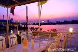 สตีฟ คาเฟ่ แอนด์ คุยซีน