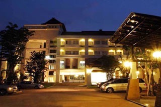 โรงแรมนานาบุรี