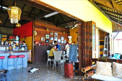 ร้านกาแฟสวัสดีเชียงราย (Sawasdee ChiangRai Coffee Shop) ริมทางหลวง เชียงราย - แม่สาย จ.เชียงราย