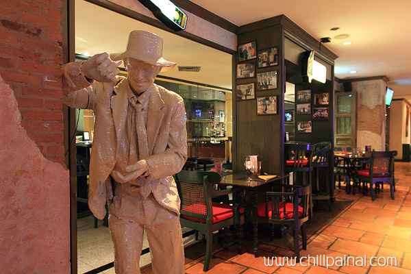 ร้าน มิงเกิ้ล ผับ แอนด์ เรสเทอรองท์ (Mingles Pub & Restaurant)