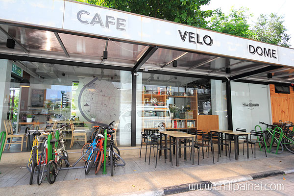 คาเฟ่ เวโลโดม (Cafe' Velodome) ท่าพระจันทร์