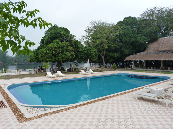 นอนพักริมน้ำแคว ที่ คามีเลีย รีสอร์ท (Camelia Resort) กาญจนบุรี