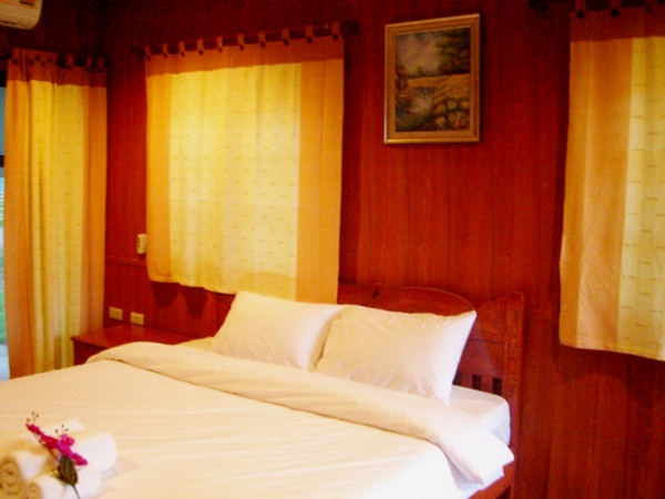 โกลด์เด้นวิว รีสอร์ท(Golden View Resort ) ที่พักหลากสไตล์ริมแม่น้ำภาชี สวนผึ้ง