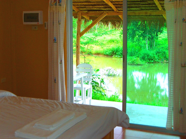 โกลด์เด้นวิว รีสอร์ท(Golden View Resort ) ที่พักหลากสไตล์ริมแม่น้ำภาชี สวนผึ้ง