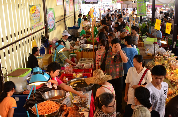 ตลาดน้ำขวัญเรียม : Kwan Riam Floating Market