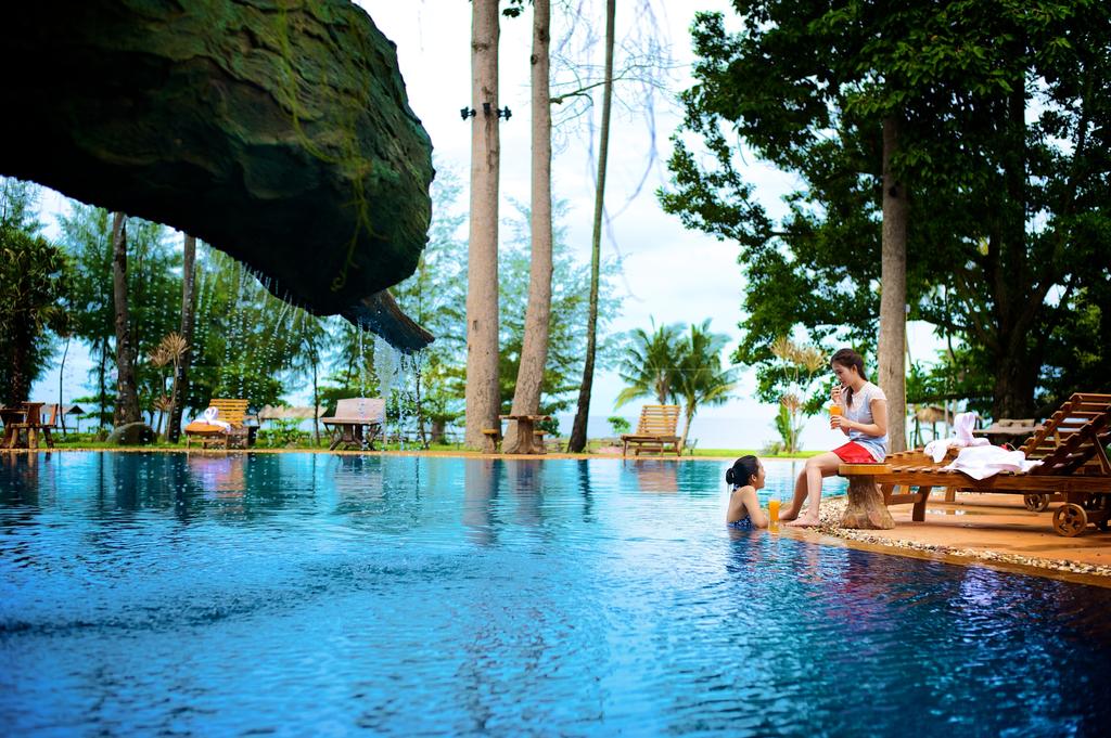 Blues River Resort - ที่พักจันทบุรีมีสระว่ายน้ำริมทะเล