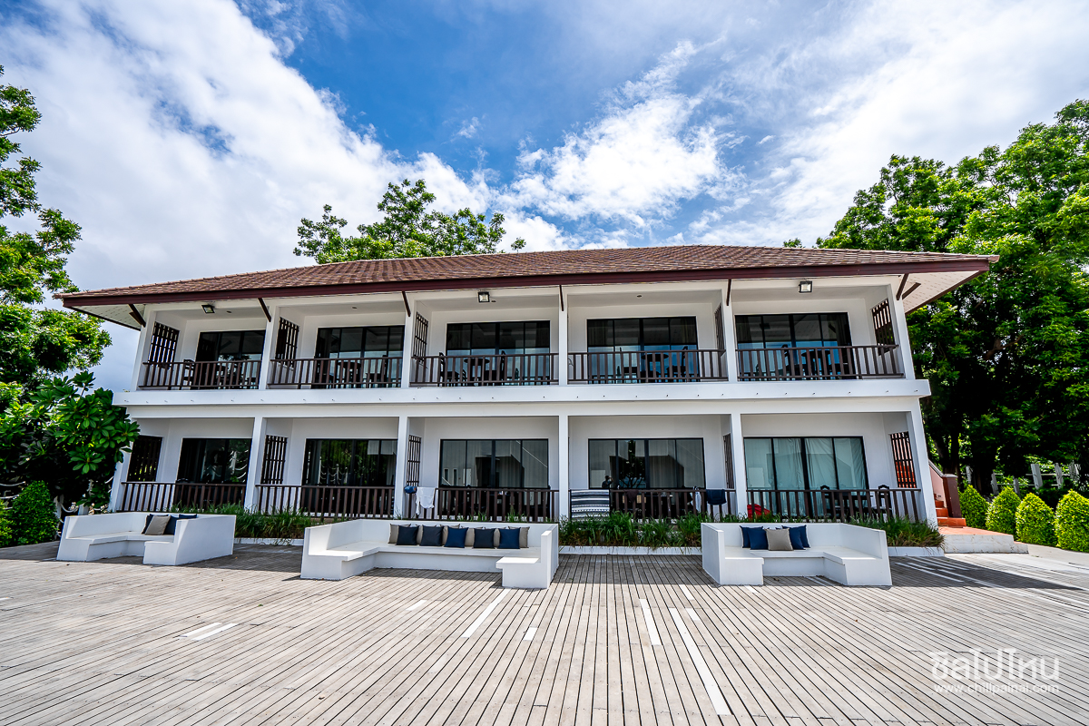 'Rimtalay Resort Koh Larn' ที่พักติดทะเล บรรยากาศดี ชวนฟินที่เกาะล้าน