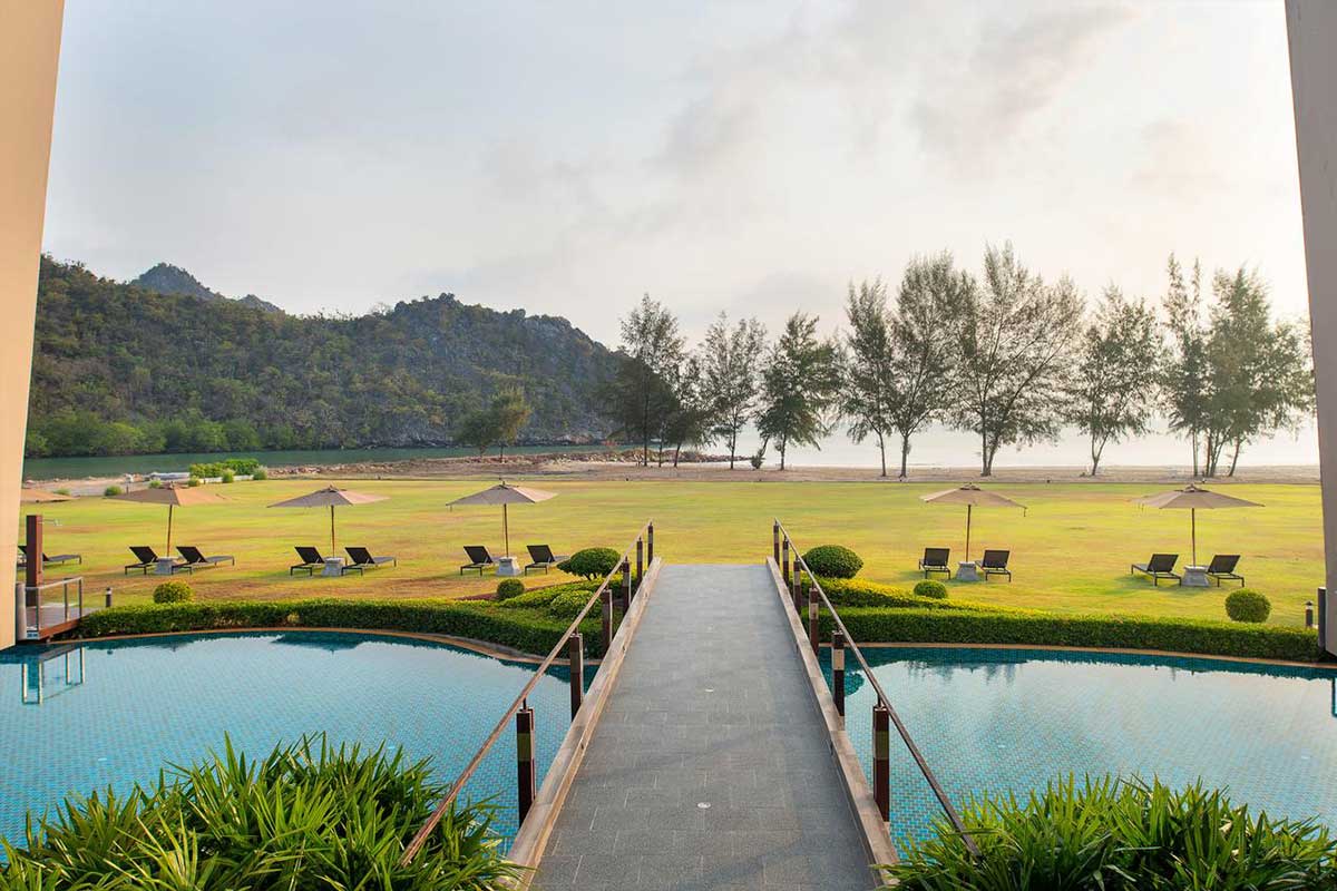 La Isla Pranburi Beach Resort  -ที่พักอำเภอสามร้อยยอด