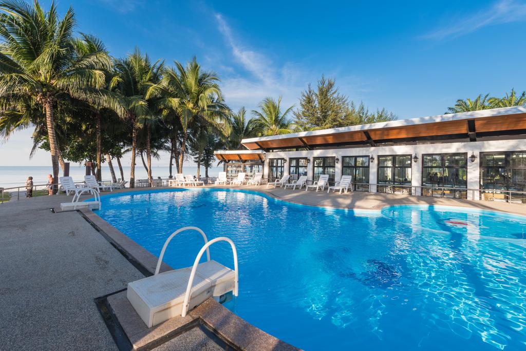 Chaolao Tosang Beach Hotel - ที่พักจันทบุรีมีสระว่ายน้ำริมทะเล