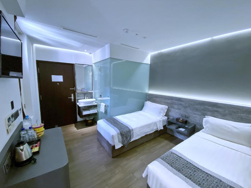 10 ที่พักสิงคโปร์สำหรับครอบครัว พักได้ตั้งแต่ 3 - 4 คน มีห้องน้ำในตัว ราคาเริ่มต้นพันกว่าบาท/คน อัปเดตรับปี 2566