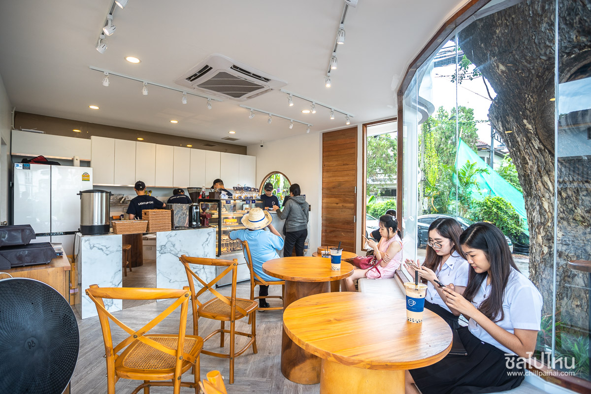 20 คาเฟ่เชียงใหม่ ร้านสวย วิวดี ถ่ายรูปได้ตลอดปี,Light Up Cafe