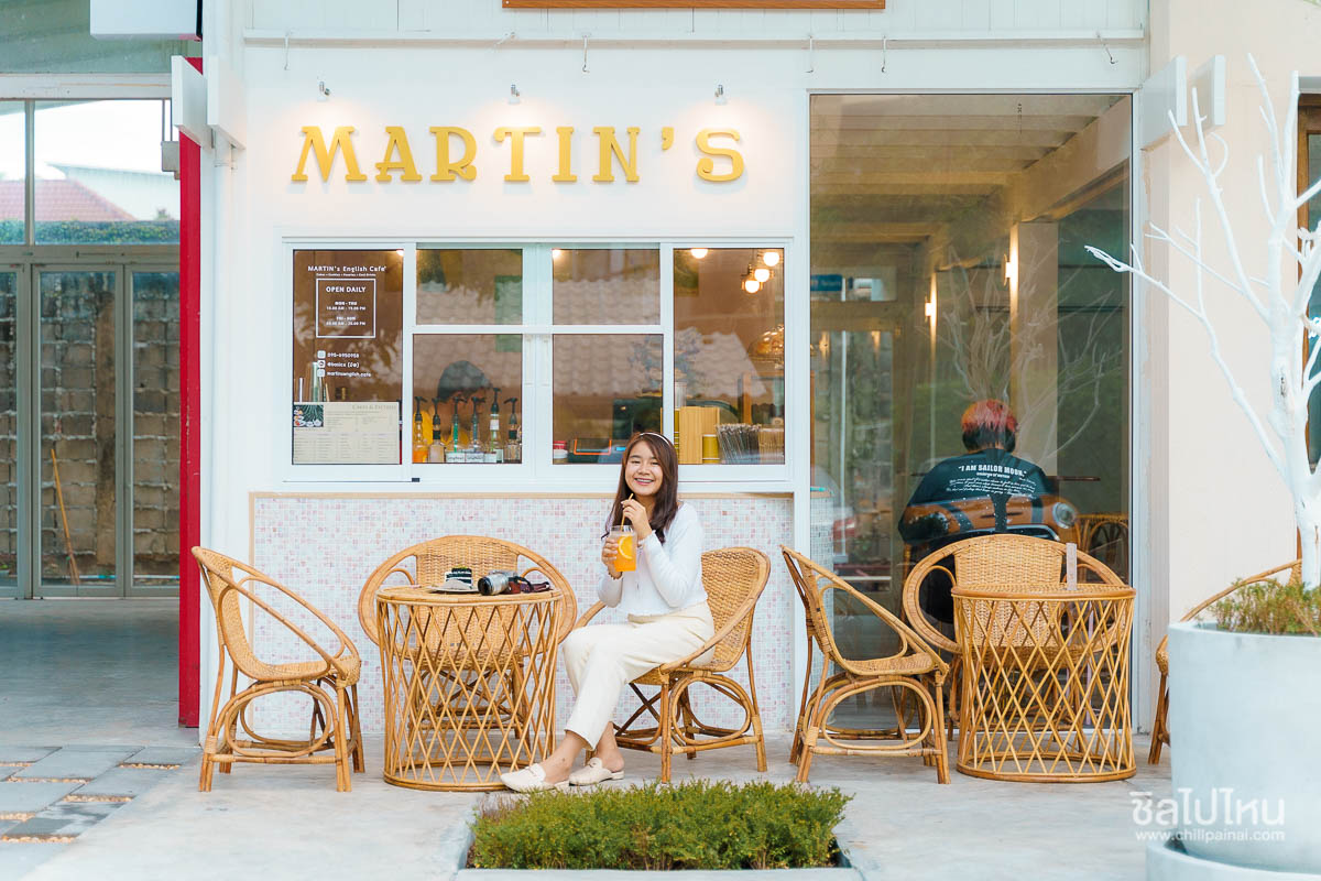 Martin’s English Cafe -   12 คาเฟ่มุมถ่ายรูปสุดปัง เรียกยอดไลค์ ในกรุงเทพ