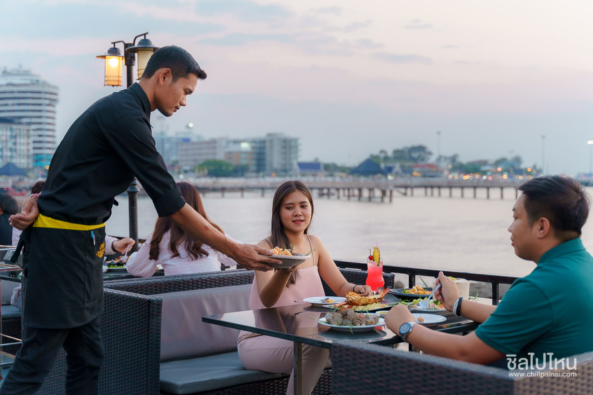 CHARIOT PUB & RESTAURANT ร้านริมทะเลบางแสน ชลบุรี กินซีฟู้ด ชมวิวพระอาทิตย์ตก