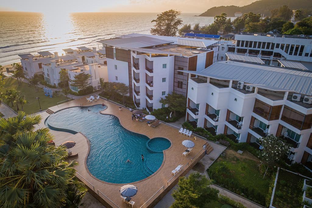 Saint Tropez Beach Resort - ที่พักจันทบุรีมีสระว่ายน้ำริมทะเล