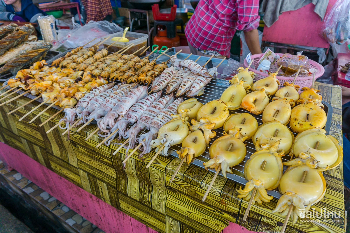 10 อันดับเมืองท่องเที่ยวยอดฮิตที่สุดของคนไทย ตลาดประมงพื้นบ้านอ่างศิลา