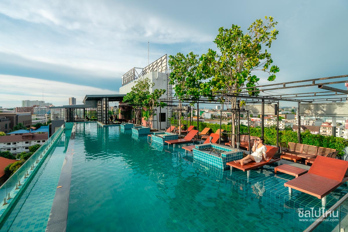 T  Pattaya Hotel ที่พักสุดชิค สุดฟินกับสระว่ายน้ำบนดาดฟ้า แช่น้ำชมวิวเมืองพัทยา ชลบุรี