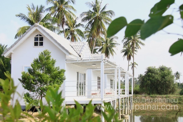 ที่พักจันทบุรี : รีวิว แหลมสิงห์ ไวท์เฮาส์ บ้านสีขาวน่ารัก ที่พักสุดชิลริม ทะเลจันทบุรี