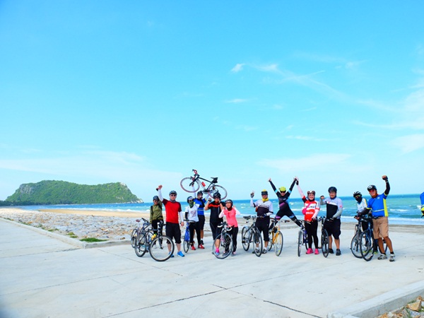 ทริปปั่นจักรยานเลียบหาดชิลๆ ริมทะเลปราณบุรี 3 วัน 2 คืนกับ Octo Cycling
