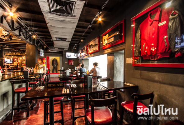 รีวิว ฮาร์ดร้อค คาเฟ่ กรุงเทพฯ (Hard Rock Cafe Bangkok) คาเฟ่ใจกลางกรุงของคนชอบเสียงเพลง