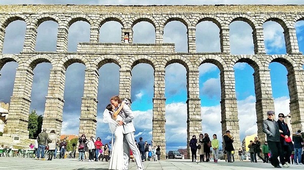 สุดว้าว! คู่รัก เดินทางแต่งงาน 38 สถานที่ ใน 83 วัน ทั่วโลก