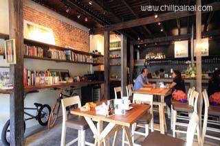 รีวิว ไดอะล็อก คอฟฟี่ แอนด์ แกลเลอรี (Dialogue Coffee and Gallery) พื้นที่แห่งการสนทนา