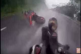 ฝนตกถนนลื่น Bigbike ล้ม ผู้ชายรีบคว้าแฟนสาวมากอดไว้เลยรอดทั้งคู่