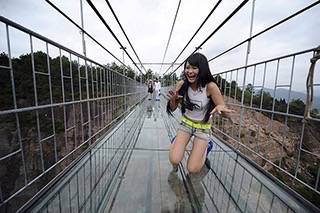 กล้าเดินมั้ย สะพาน Hero Bridge สะพานแก้วที่ยาวที่สุดในโลกจากจีน