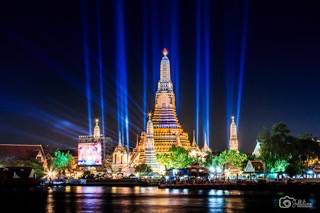 เก็บตกภาพแสงสีความงดงามแห่งพระปรางค์วัดอรุณ เคาท์ดาวน์ปีใหม่ 2016