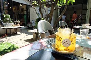 SS 1254372 Cafe เชียงใหม่ ไม่มีอะไรดีไปกว่า จิบกาแฟยามบ่าย ท่ามกลางงานศิลปะ