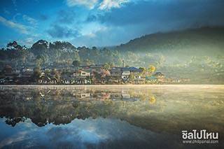 7 ที่พักหมู่บ้านรักไทย  นอนบ้านดิน ฟินกับวิวทะเลสาบ บรรยากาศเหมือนเมืองนอก