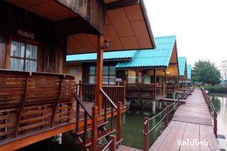 ไปนั่งเรือชมวิถีชาวประมง เที่ยวฟาร์มหอยนางรม ถีบกระดานเก็บหอยแครงที่บ้านไม้ชายเลน คลองโคน
