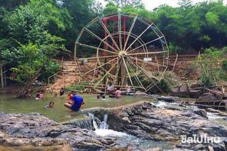 น้ำตกแก่งสะเดา ที่เที่ยวใหม่คลายร้อน ที่กำลังฮอตสุดๆ ในสระแก้ว