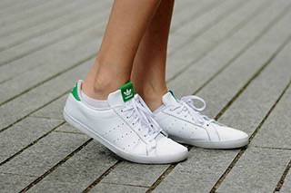  เท่ได้ไม่น้อยหน้าใครกับ ' Adidas Miss Stan ' รองเท้าผ้าใบเฉพาะผู้หญิงใส่เท่านั้น