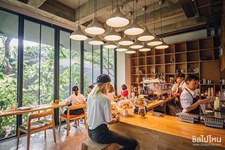 'ไล-บรา-รี่ คาเฟ่' คาเฟ่เปิดใหม่ในโครงการในป่า อาร์ท คอมเพล็กส์ ที่กำลังฮิตสุดในตอนนี้