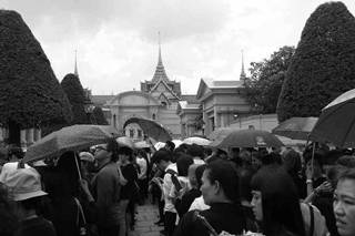 แนวปฎิบัติ เรื่องการจัดโต๊ะหมู่และวางพระบรมฉายาลักษณ์ รวมไปถึงสิ่งที่ทำได้และไม่ควรทำในช่วง 100 วัน