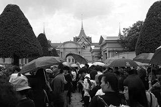 รู้ไว้กันผิดพลาด... ระเบียบการแต่งกายในการเข้าถวายสักการะพระบรมศพ ๒๙ ต.ค.นี้