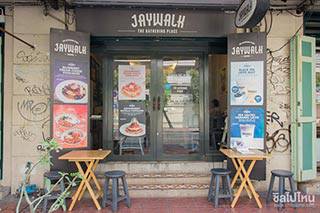 เดินเล่นชิคๆ ถนนพระอาทิตย์ แวะเติมพลัง ร้านเด็ด ‘Jaywalk’ 