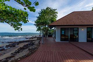 ที่พักเกาะล้าน : 5 ที่พักบ้านเป็นหลังเกาะล้าน บรรยากาศดี นอนได้ทั้งแก๊งแถมยังติดทะเล
